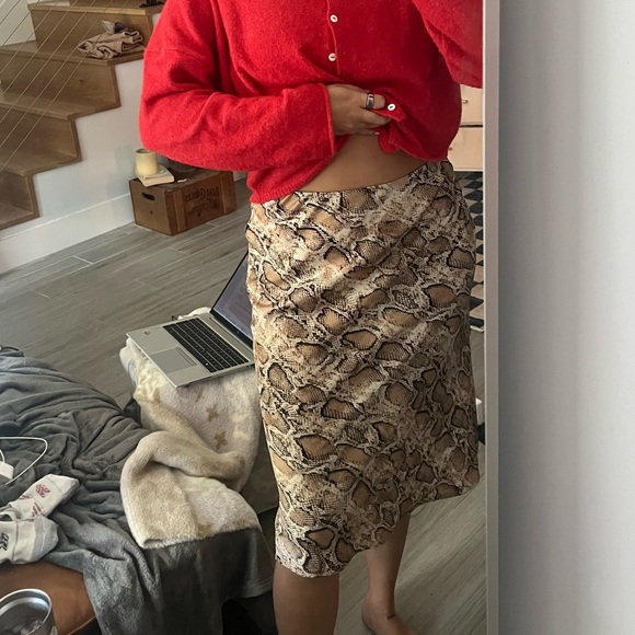 Snake skin patterned skirt. - Picture 4 of 4